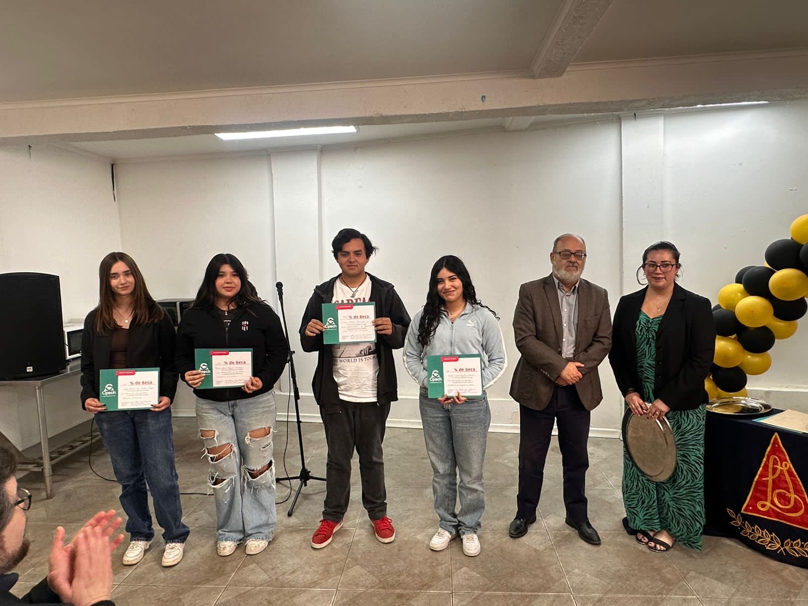 Cpech Valparaíso entrega becas a alumnos